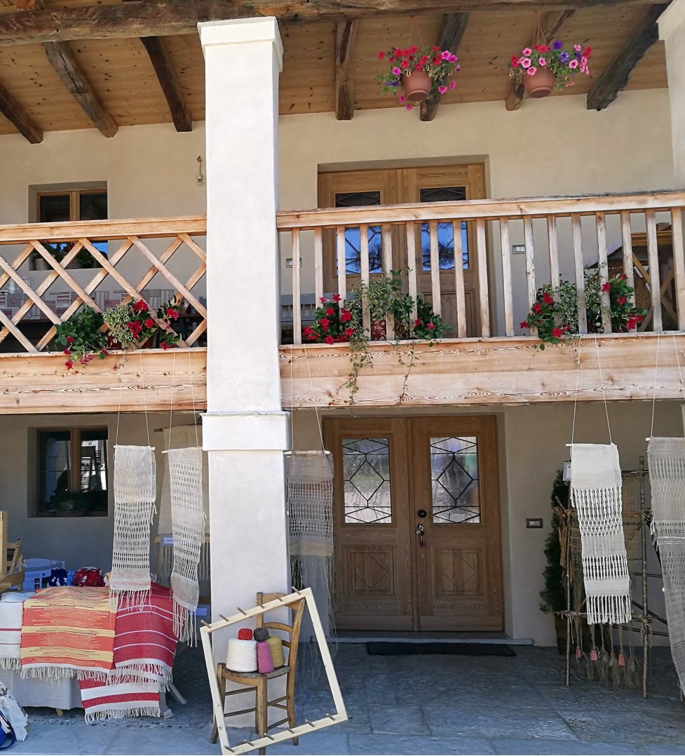Scorcio del portico e degli esterni